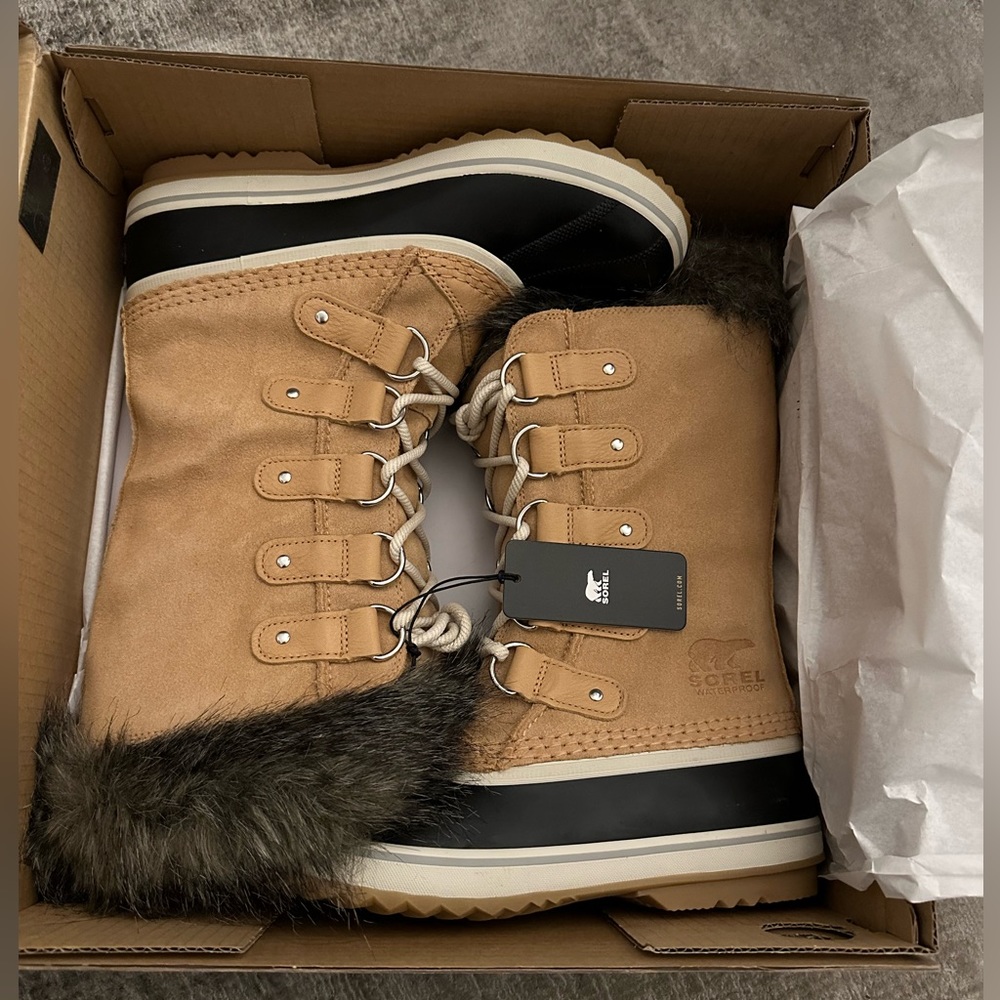Brand new in box Sorel Joan of Artic Women’s waterproof boot in size 9.5.